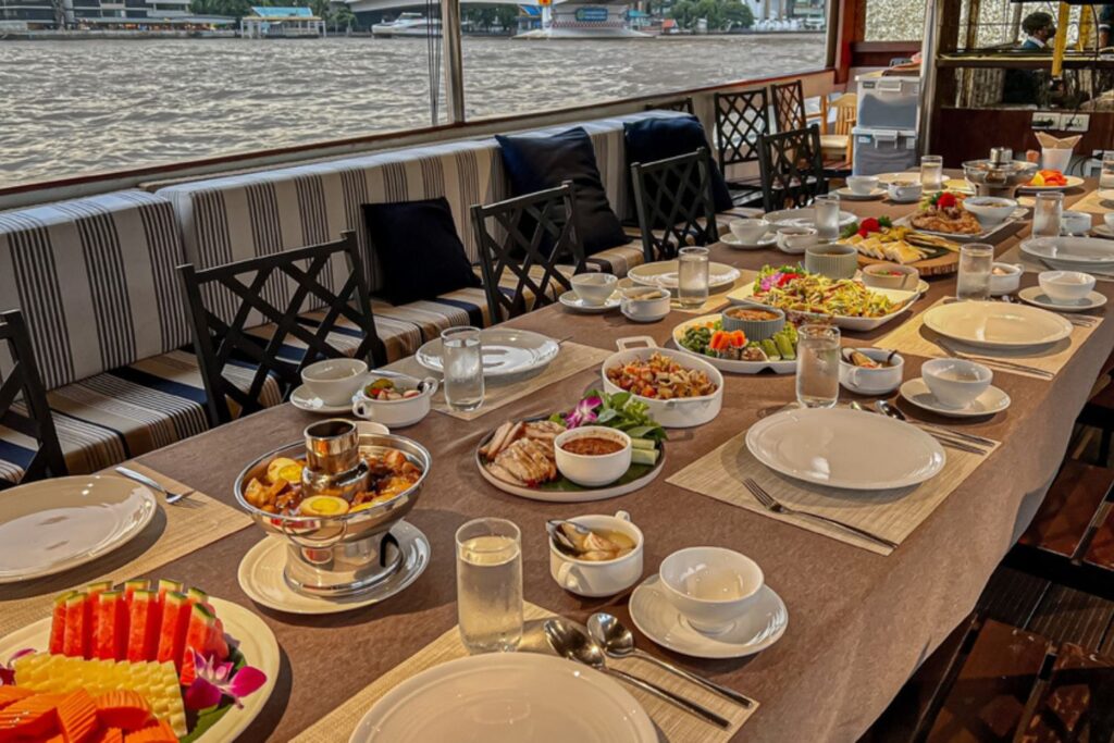 Luxury Amenities Available On A Private Dinner Cruise
