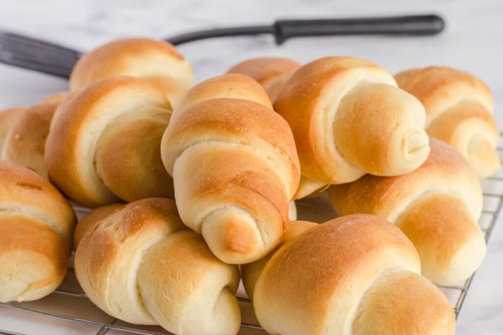 The Versatility Of Sunbeam Dinner Rolls In Meal Planning